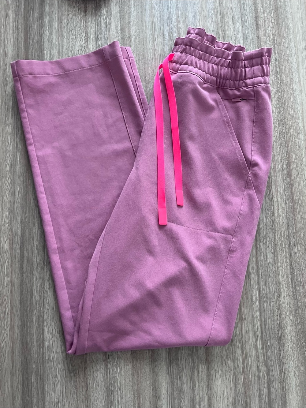 Figs Davia Straight Leg Scrub Pants in Chalk Pink